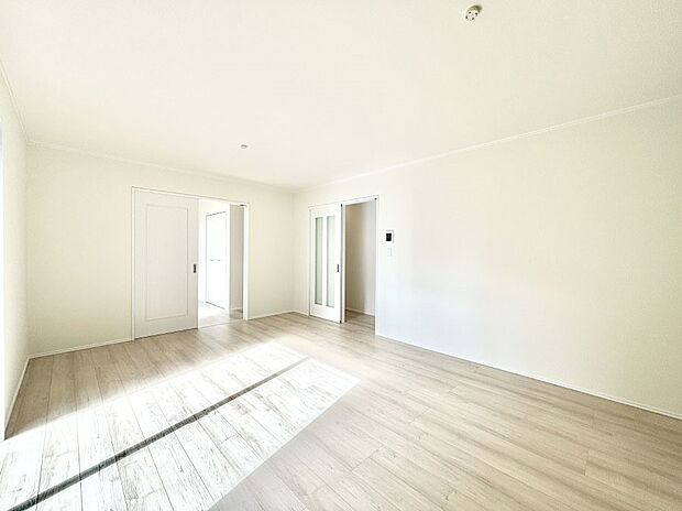 家族の笑顔が自然と生まれてくる、そんな雰囲気のダイニングに仕上がっています。