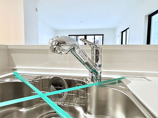 いつでも清潔なおいしいお水を。一つの水栓で水道水と浄水を使い分け。