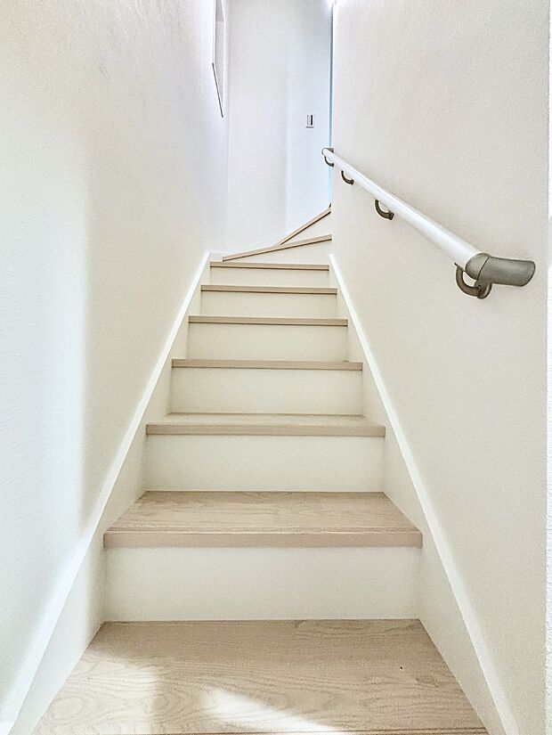 安全性を考慮し階段には手すりを設置しています