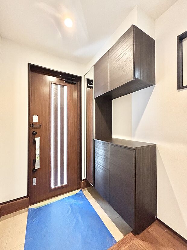 飾り棚を利用して、お越しいただくお客様をおもてなしできます。