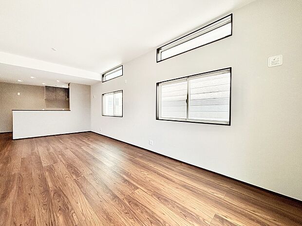 床暖房付き広々リビングは家族みんなの快適空間!家族のつながりを強くする大事なスペースです。