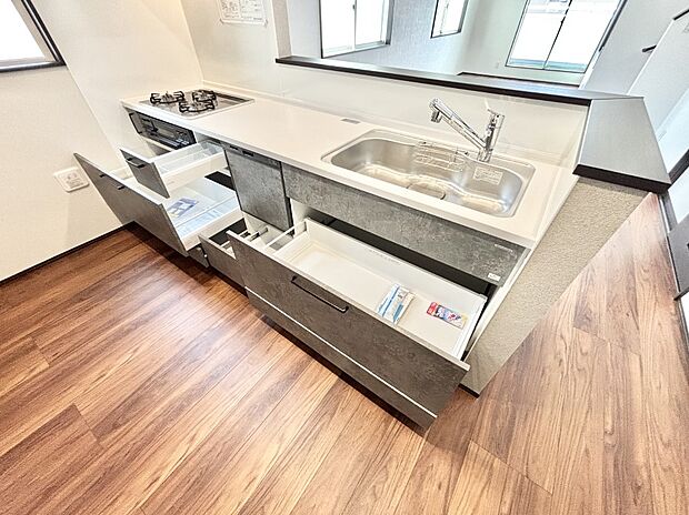 使いやすさを優先したスライド式収納タイプ!