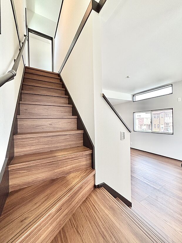 安全性を考慮し階段には手すりを設置しています