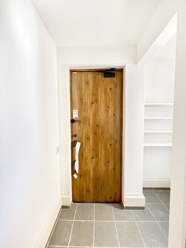 家族の帰宅やお客様をあたたかく迎える玄関。  