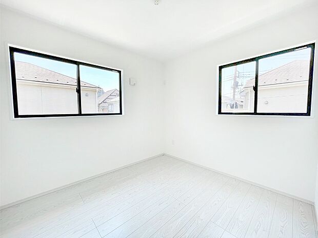 子ども部屋にぴったりの明るい空間。  