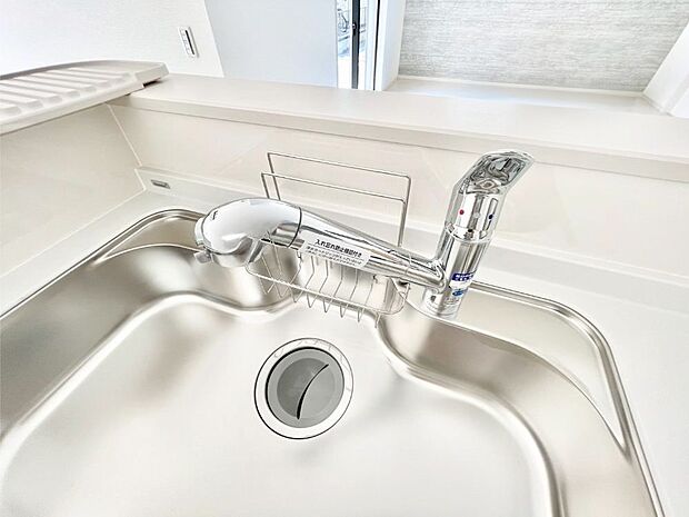 いつでも清潔なおいしいお水を。一つの水栓で水道水と浄水を使い分け。