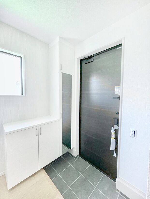 家族の帰宅やお客様をあたたかく迎える玄関。