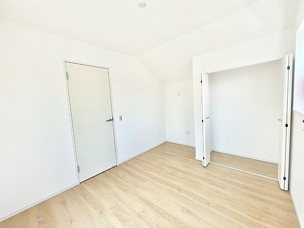 使いやすい形でベットや家具の置き方にも困ることもありません。   