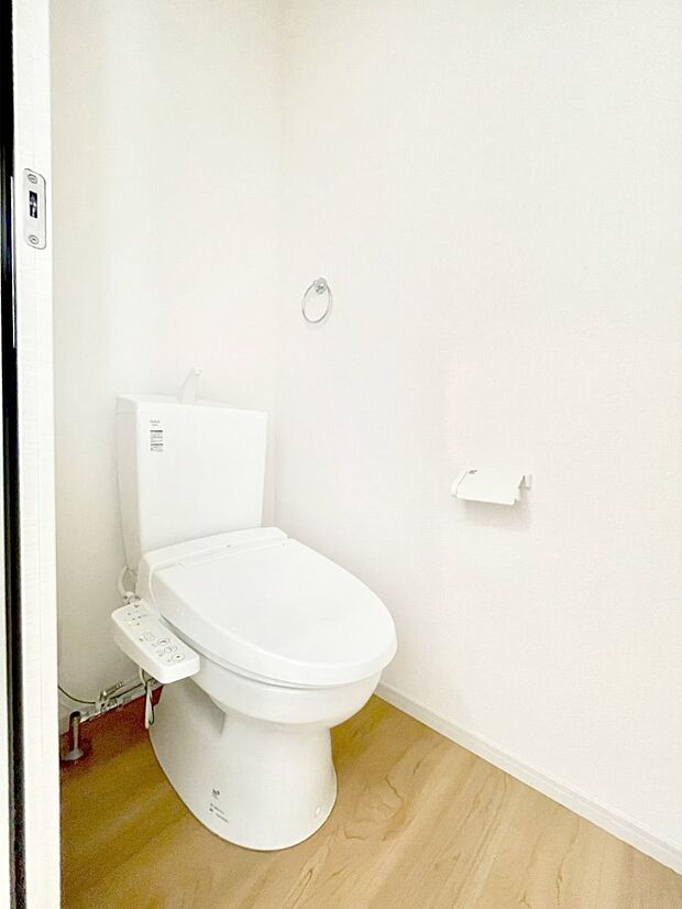 明るく清潔感のあるトイレです。 