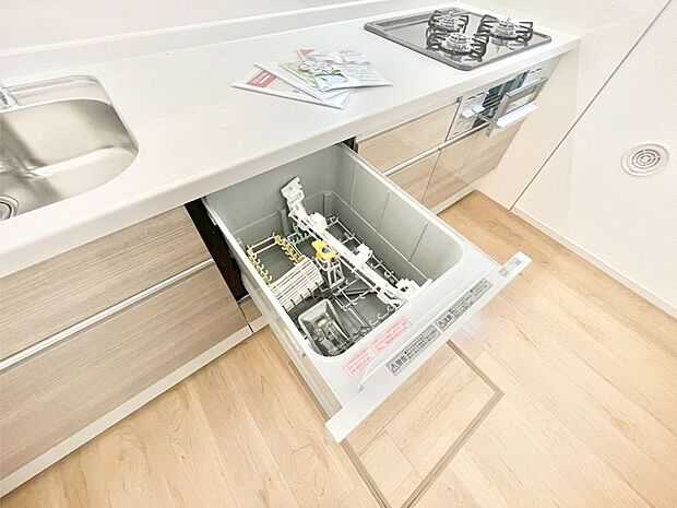 面倒なお片づけは食洗機にお任せ！家事の負担が減って、時間にも気持ちにもゆとりができます。