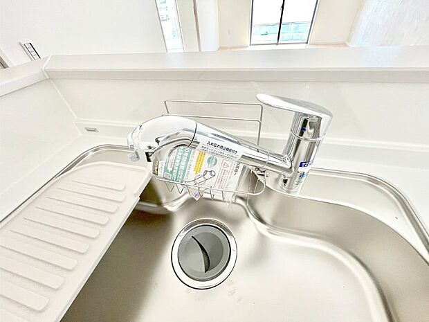 いつでも清潔なおいしいお水を。一つの水栓で水道水と浄水を使い分け。