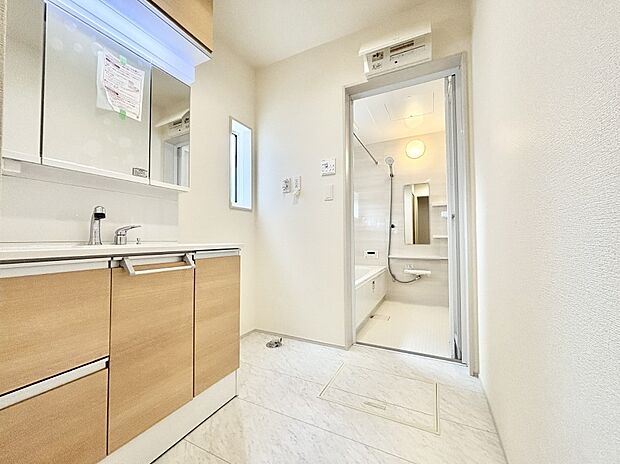 広々とゆとりのあるランドリースペース。