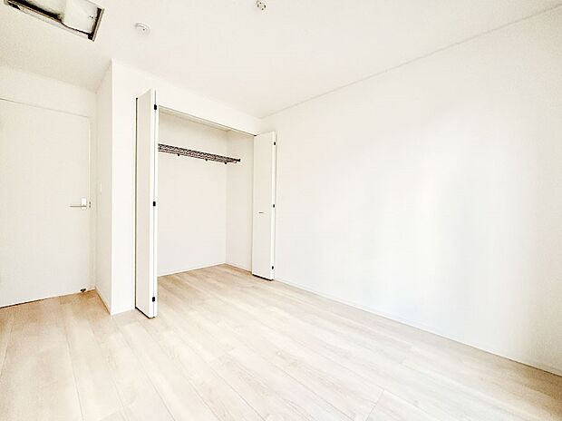 使いやすい形でベットや家具の置き方にも困ることもありません。