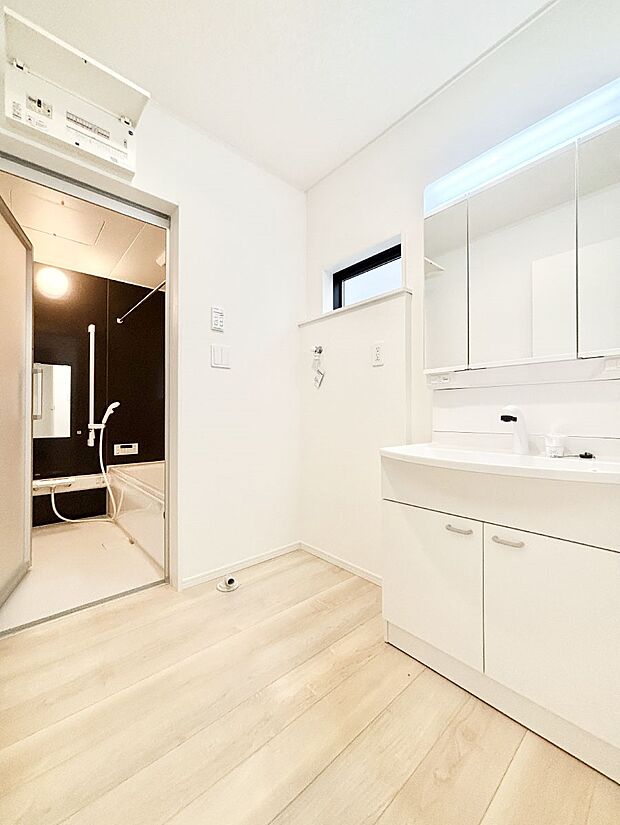 広々とゆとりのあるランドリースペース。