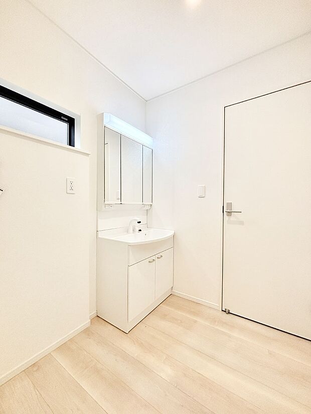 清潔感のある快適空間です。毎日の身支度も気持ち良くお使い頂けます。