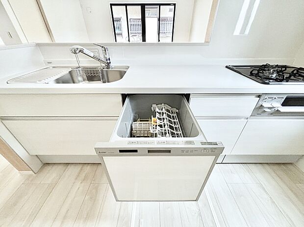 面倒なお片づけは食洗機にお任せ！家事の負担が減って、時間にも気持ちにもゆとりができます。