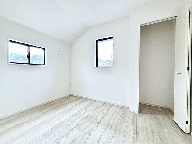 収納が充実しているので、居住スペースを広く使えます。 