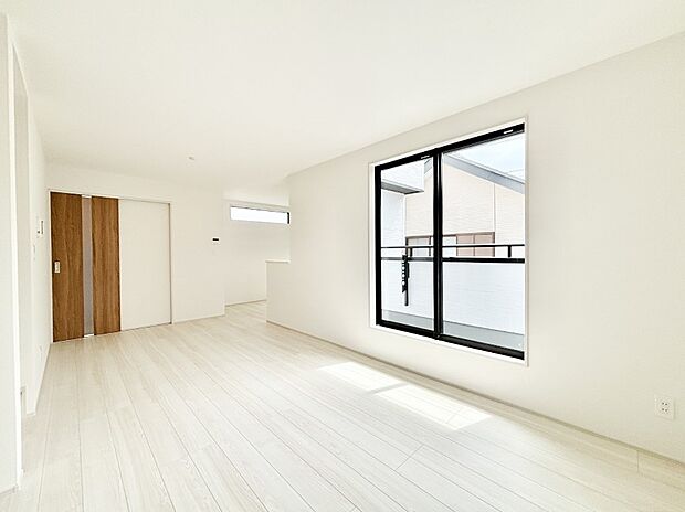 窓からのやさしい光が心地よいプライベートルーム  