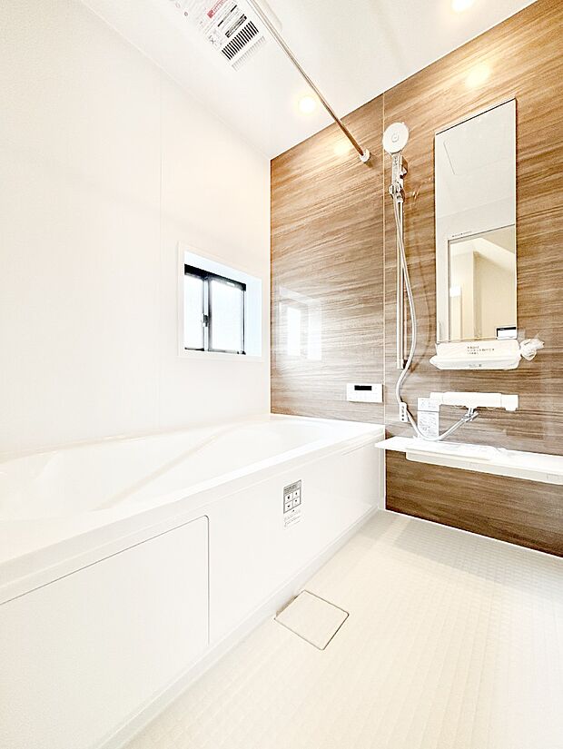 落ち着いた雰囲気でゆっくりお寛ぎいただけるバスルーム