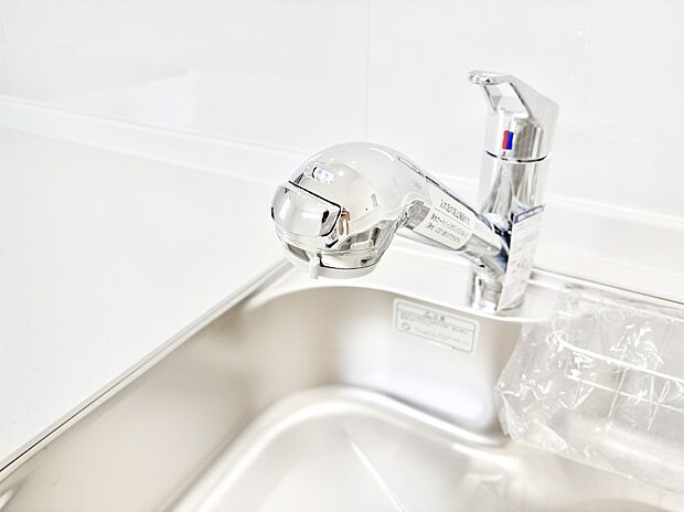 いつでも清潔なおいしいお水を。一つの水栓で水道水と浄水を使い分け。