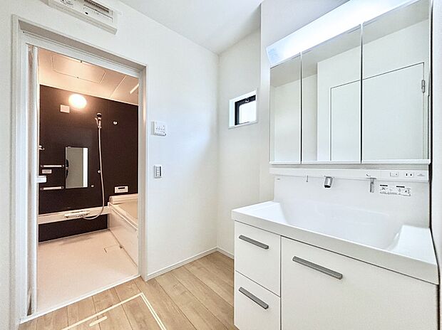 広々とゆとりのあるランドリースペース。