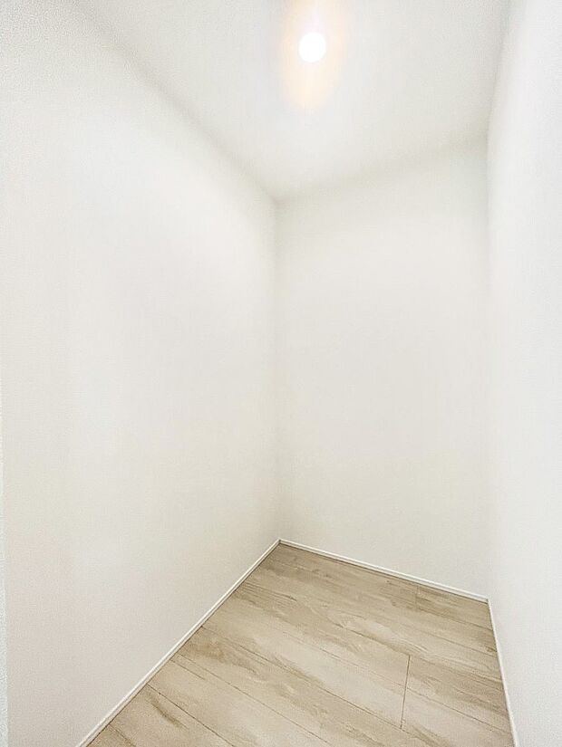 食材のストックはもちろん、日用品の収納など使い方はいろいろ！    