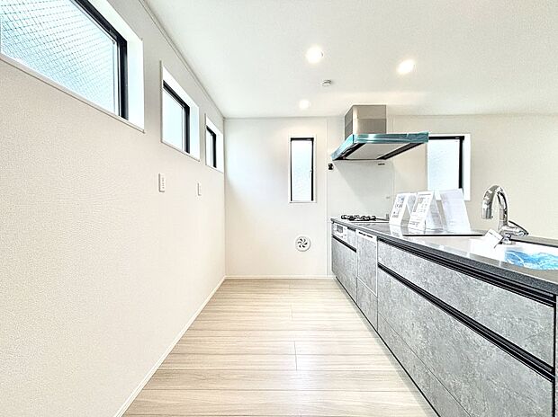 ゆとりあるキッチンではご家族と楽しくお料理ができます。