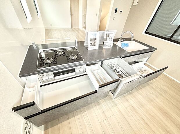 使いやすさを優先したスライド式収納タイプ！