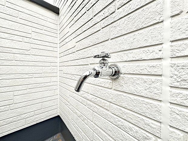 バルコニー水栓があればお掃除も楽々です。