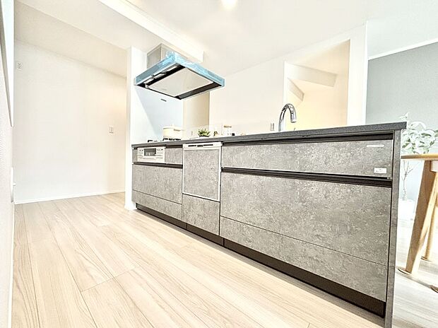 広々とした使い勝手の良いキッチンで日々のお料理も楽しくなりそう