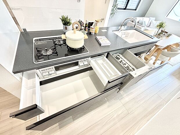 使いやすさを優先したスライド式収納タイプ!