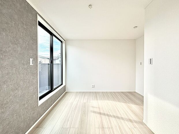 明るいバルコニーサイドに洋室を設置。目覚めの良い寝室に。