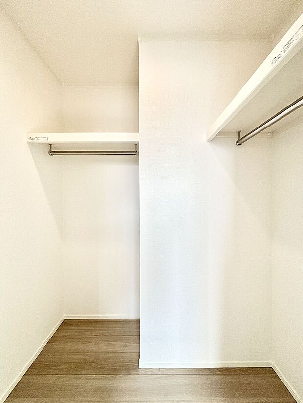 ウォークインクローゼット付きで生活空間を広く利用できます。