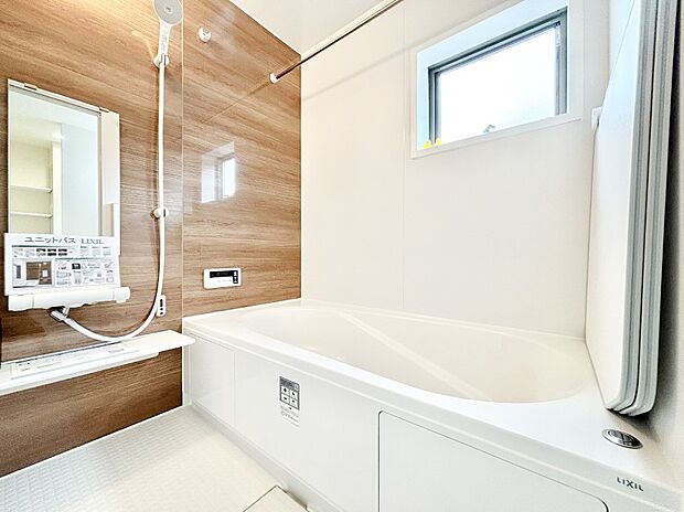 落ち着いた雰囲気でゆっくりお寛ぎいただけるバスルーム