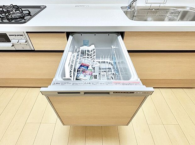 面倒なお片づけは食洗機にお任せ！家事の負担が減って、時間にも気持ちにもゆとりができます。