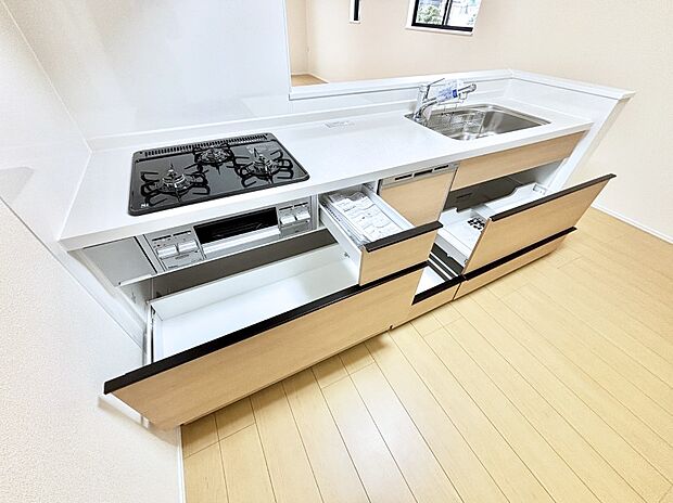 使いやすさを優先したスライド式収納タイプ！