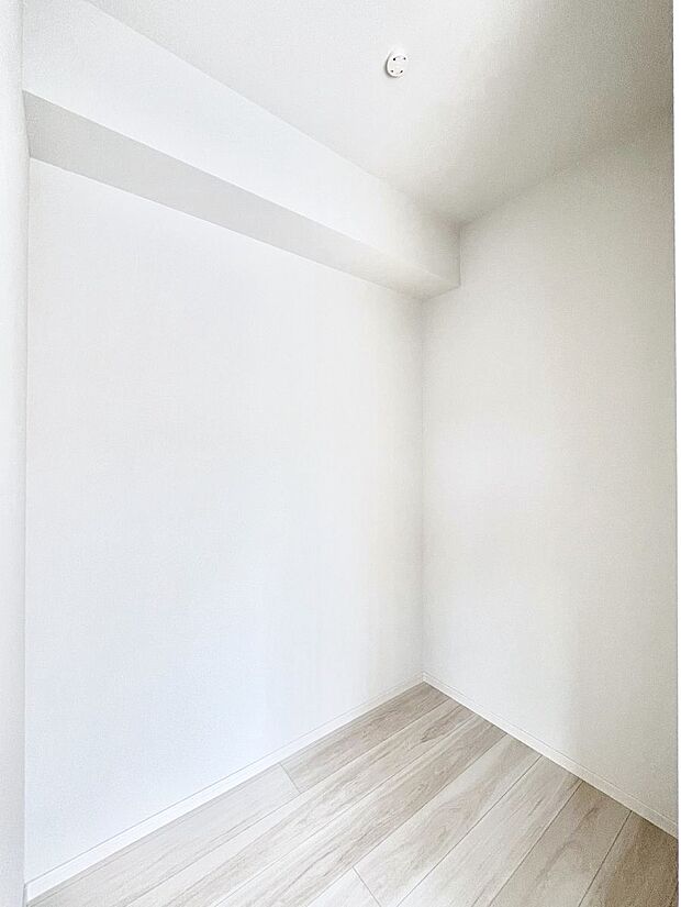 ウォークインクローゼット付きで生活空間を広く利用できます。