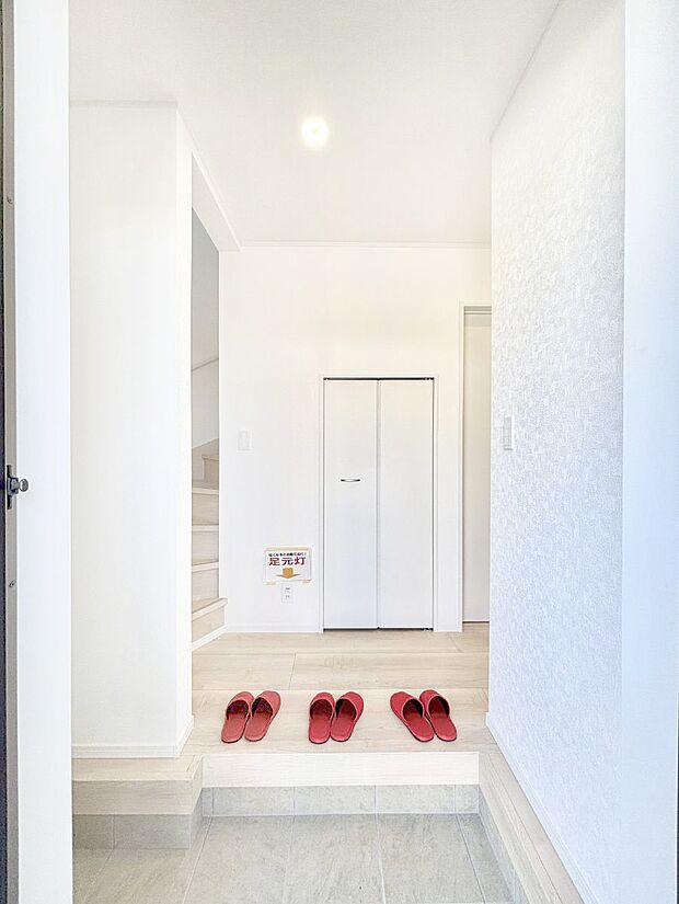 家族の帰宅やお客様をあたたかく迎える玄関