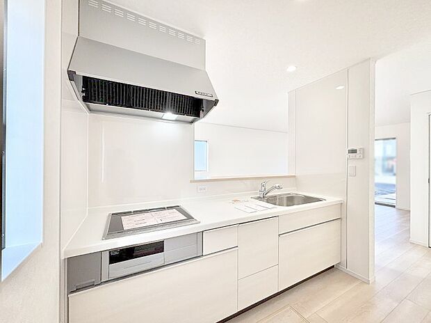 リビングで遊ぶお子様を見守りながらお料理ができる対面キッチン