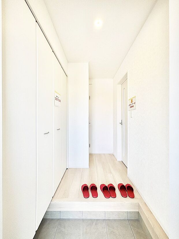 散らかりがちな玄関もスッキリの玄関収納付