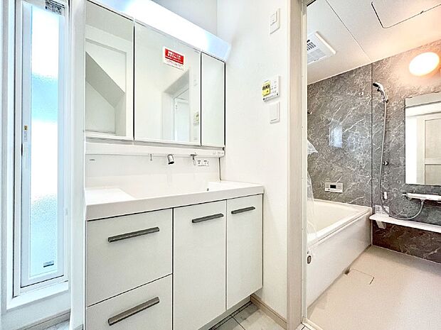 清潔感のある快適空間です。毎日の身支度も気持ち良くお使い頂けます。