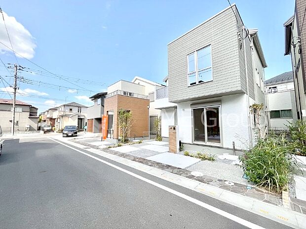 前面道路はきちんと整備されています  