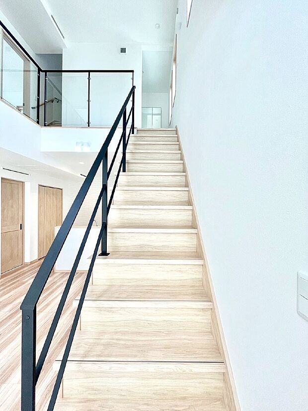 安全性を考慮し階段には手すりを設置しています