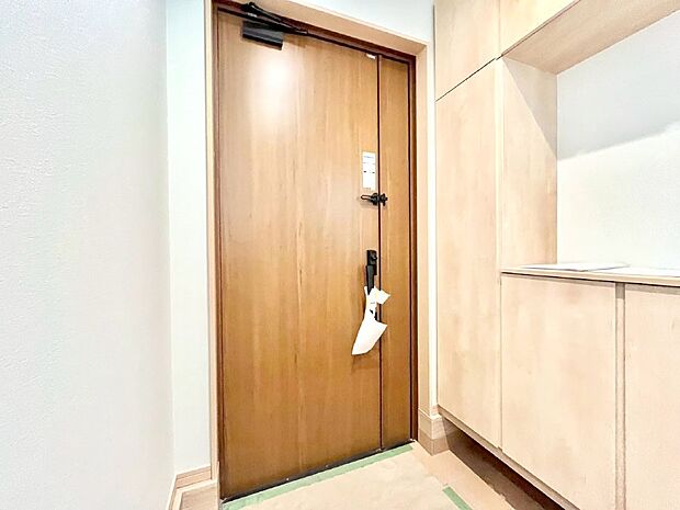 明るい玄関はお客様をお出迎えするのにぴったりです!