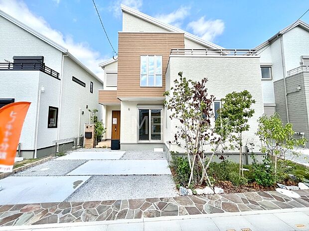 洗練された外観、上質な住空間が広がる室内は永く安心して過ごせる住居です。