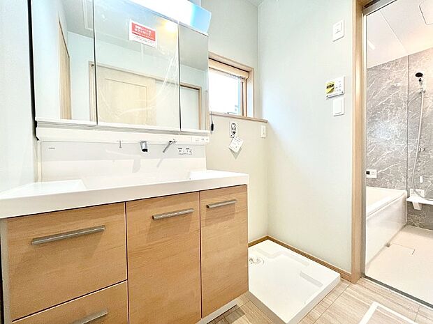 清潔感のある快適空間です。毎日の身支度も気持ち良くお使い頂けます。