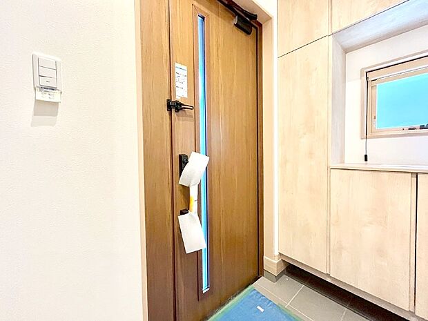 明るい玄関はお客様をお出迎えするのにぴったりです!