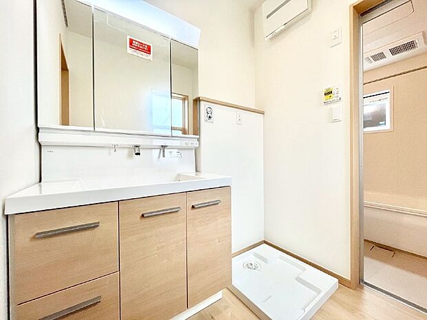 清潔感のある快適空間です。毎日の身支度も気持ち良くお使い頂けます。 