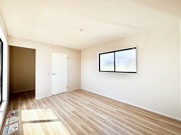 ウォークインクローゼットがあるお部屋。季節ごとの入れ替えも不要で便利です！