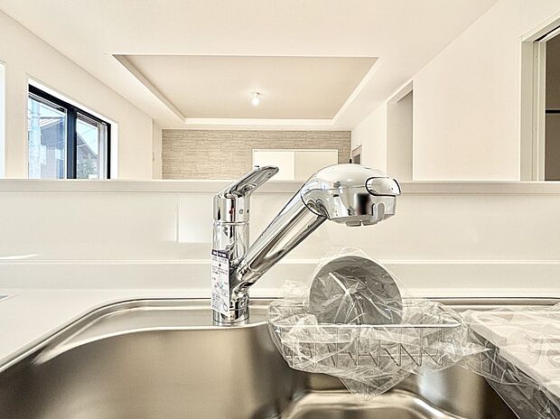 いつでも清潔なおいしいお水を。一つの水栓で水道水と浄水を使い分け。